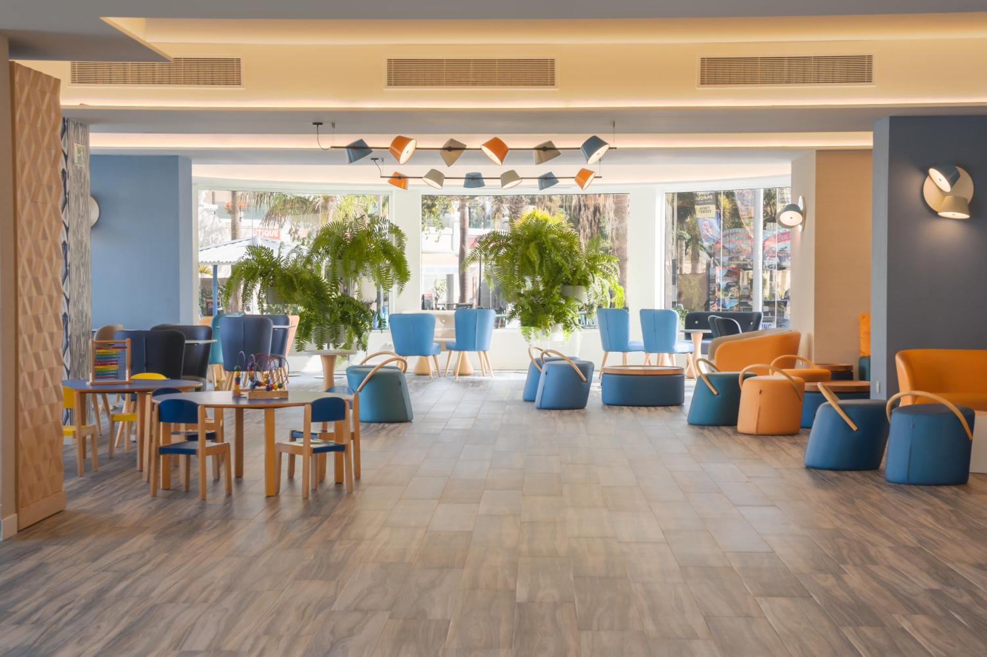 Hovima La Pinta Beachfront Family Hotel Адехе Екстериор снимка